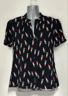 【ふらわぁ様専用】美品リップ柄　パフスリーブ　ノーカラーブラウス　口紅唇赤レッド