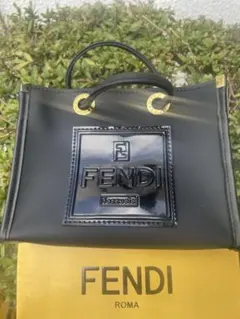 【新品未使用】FENDI ロゴ入り　ミニ　ハンドバッグ フェンディスカーフ付き