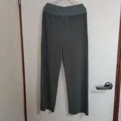 フェリシモ★プリーツパンツ カーキ Mサイズのサムネイル