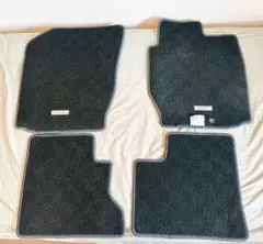 ベンツ EQA】純正フロアマット 1台分 4枚セット - メルカリ