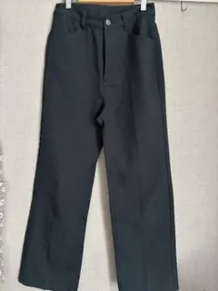 ダークグリーン ストレートパンツ　センタープレス