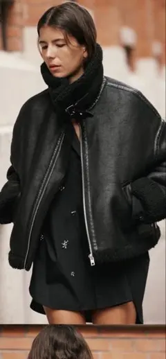 ZARA 黒 レザージャケット ボア襟付き