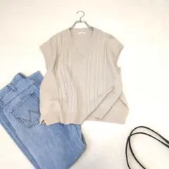 【グラシア】ゆったりオーバーサイズVネックケーブル編みニットベスト『M』ベージュ