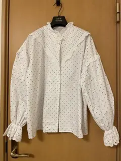 美品✨ホワイトドット柄袖フリル付き長袖シャツ