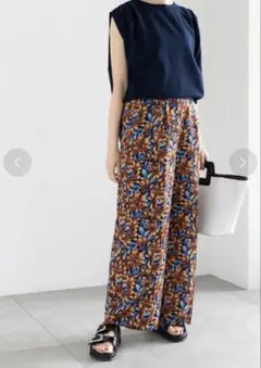 テチチ　フラワープリントパンツ