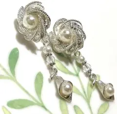 ☆クリスタルクォーツとお花のイヤリング☆パワーストーン レトロ シルバー 上品