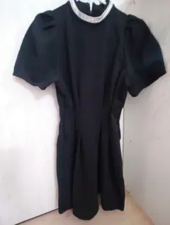 ビジュー付きブラックミニワンピース