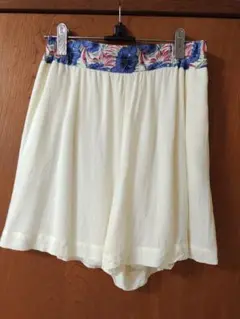 IKKA 花柄ゴムウエストショートパンツ Mサイズ