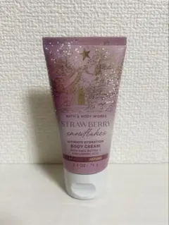 BATH & BODY WORKS ハンドクリーム ストロベリーのサムネイル
