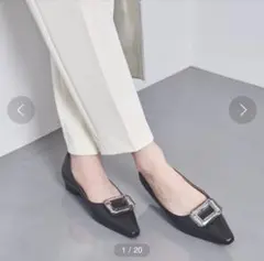 美品 ユナイテッドアローズ ビジュー　レザー　パンプス　 黒　23.5のサムネイル