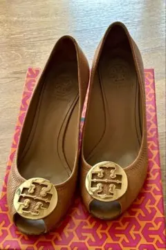 Tory Burch ブラウンレザー オープントゥウェッジヒール　サイズ7のサムネイル