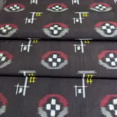 在庫処分品　古布　木綿絣　半身頃ハギレ生地です。