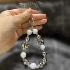 ハンドストラップ　スマホ　ハート　シルバー　パール　スマホストラップ