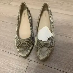 アース　インヒールベロアパンプス　新品Mのサムネイル