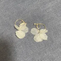 花びら ロングイヤリング ホワイト
