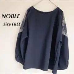 セルフケア可能✨NOBLE パッチドレースショルダーブラウス透け感ネイビーFのサムネイル
