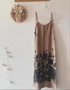 花柄 キャミソールワンピース ロング丈 ベージュ　ワンピース　花柄　バラ　シックのサムネイル