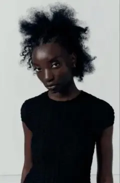Zara テクスチャー半袖Tシャツ ブラック