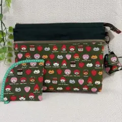 ハンドメイド♡大ポーチ、扇型ポーチとリュック型キーホルダー　いちごと猫　グリーン