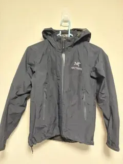 ブラック マウンテンパーカー