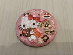 新品　サンリオキャラクターズ 刺繍缶バッジビスケット3 ハローキティ