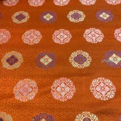 ■和柄 生地 ハギレ金襴 幅71㎝オレンジ地 亀甲地紋 小花柄☆追加OK