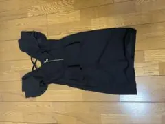 フリル袖タイトフィット黒ドレス