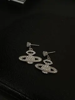 Vivienne Westwood オーブ ピアス シルバーカラーのサムネイル