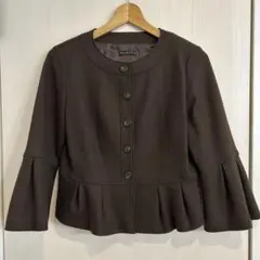Modify ペプラム　ノーカラー　ジャケット　茶色　ショート丈のサムネイル