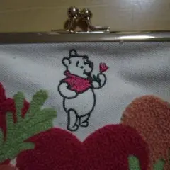 プーさん 花柄刺繍がま口ポーチ