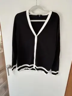 ブラック Vネック カーディガン