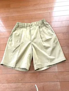 メンズ ショートパンツ ベージュ系 タック入りのサムネイル