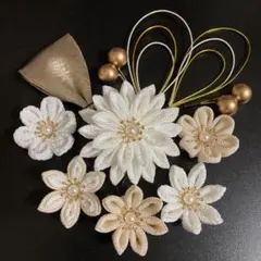 つまみ細工　髪飾り　ヘアアクセサリーハンドメイド　白　ホワイト　成人式　卒業式