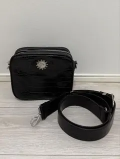 EVRIS エヴリス メタリックエナメルショルダーBAG - メルカリ