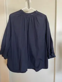 ネイビー シャツ バックボタン付き