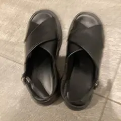 ブラック クロスストラップ 厚底サンダル