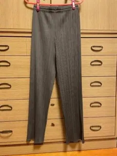 最終値下げ✨PLEATS PLEASE　カジュアルパンツ　グレー　サイズ1のサムネイル