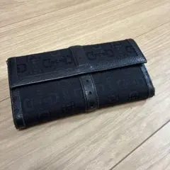 GUCCI ブラックレザー 二つ折り　長財布