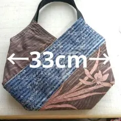 ブラウンとブルーのトートバッグ