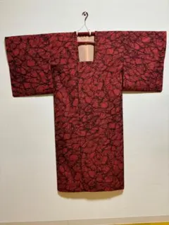 えんじに黒の模様が入った道行コート