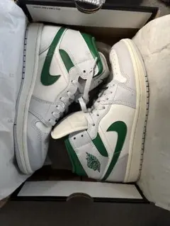 AIR JORDAN 1 MID