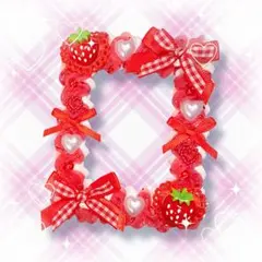 A215 硬質ケース トレカケース ホイップデコ B8 赤 白 ピンク いちご