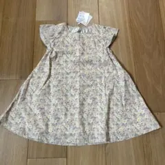 【新品未使用】小花柄　ワンピースのサムネイル