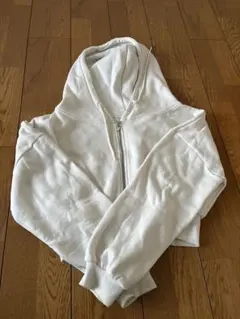 ホワイト クロップドパーカー