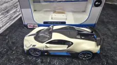 Maisto 1/24 Bugatti Divo ミニカーのサムネイル