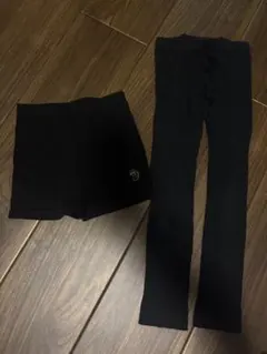 黒色ショートパンツとレギンスセット