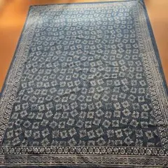 ネイビー花柄コットンマルチカバー　　180㌢×130㌢くらい