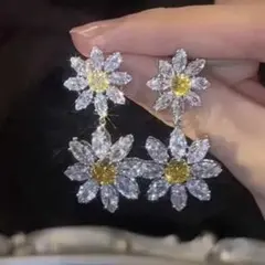 ジルコニア　ピアス　デイジー　キラキラ　ハワイアン　揺れる　大ぶり　夏　オシャレ