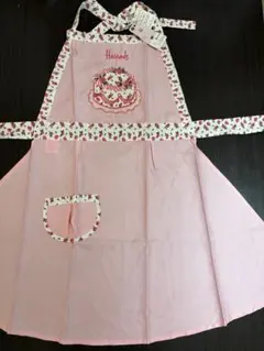 Harrods お誕生日会エプロン ピンク ケーキ刺繍のサムネイル