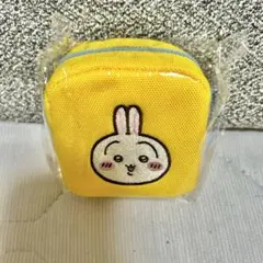 ちいかわ　うさぎ　カラビナつき刺繍スクエアミニポーチ